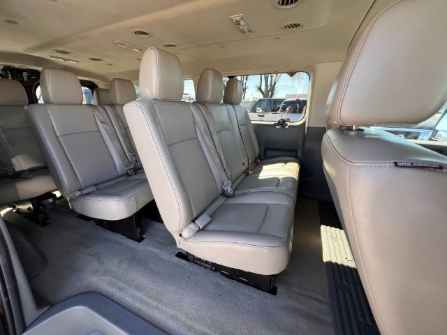 2013 Nissan NV Passenger 3500 SL V8 21