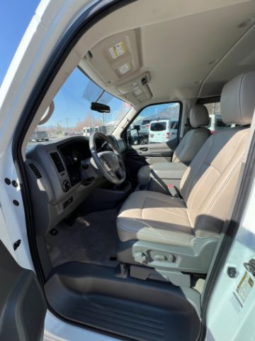 2016 Nissan NV Passenger 3500 SL V8 9