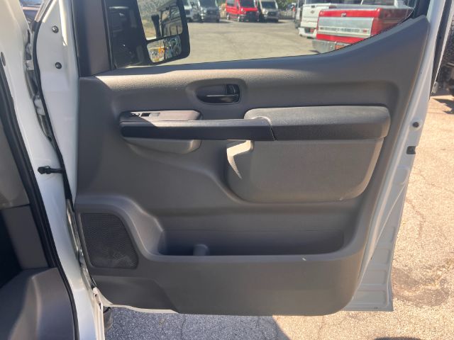 2016 Nissan NV Passenger 3500 S V8 21