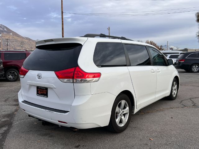 2013 Toyota Sienna LE FWD 8-Passenger V6 7