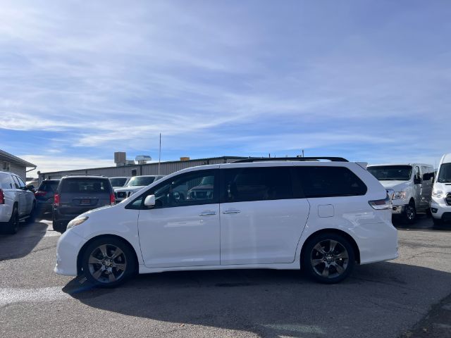 2016 Toyota Sienna SE FWD 8-Passenger FWD V6 4