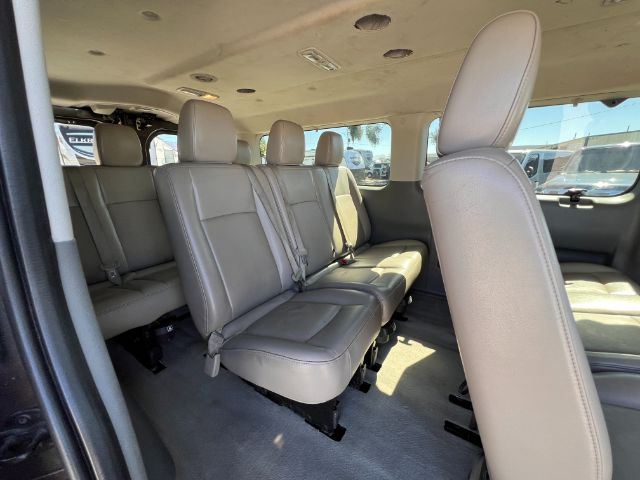 2019 Nissan NV Passenger 3500 SL V8 21