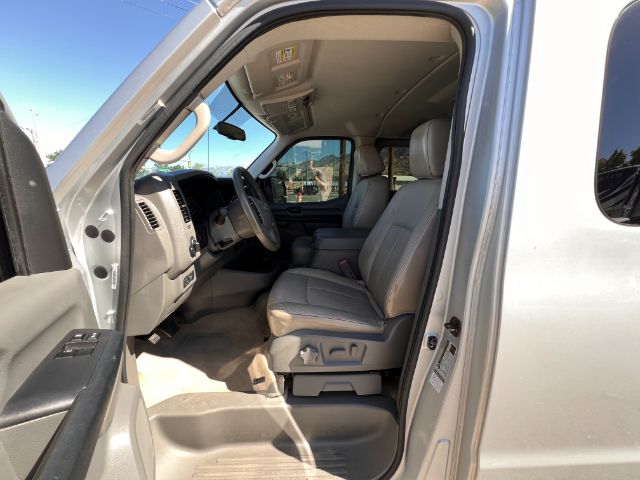 2013 Nissan NV Passenger 3500 SL V8 9