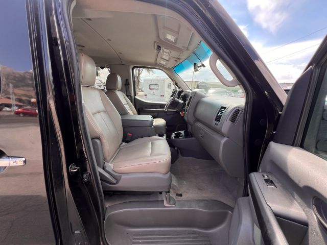 2014 Nissan NV Passenger 3500 SL V8 21