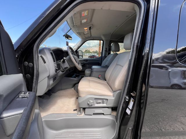 2017 Nissan NV Passenger 3500 SL V8 9