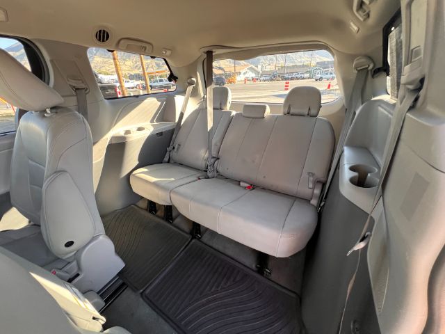 2015 Toyota Sienna XLE FWD 8-Passenger V6 18