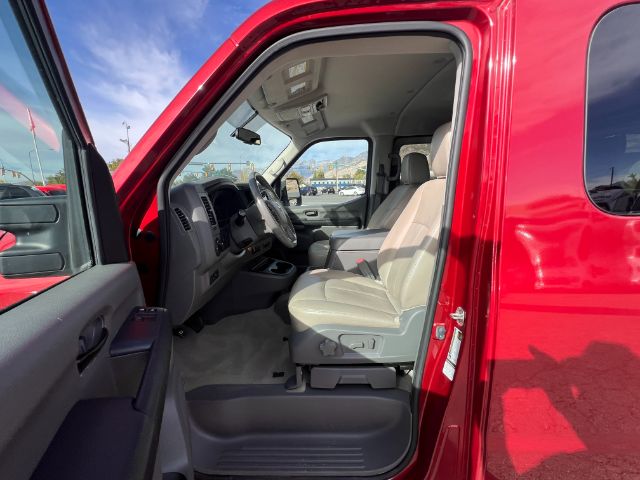 2021 Nissan NV Passenger 3500 SL V8 9