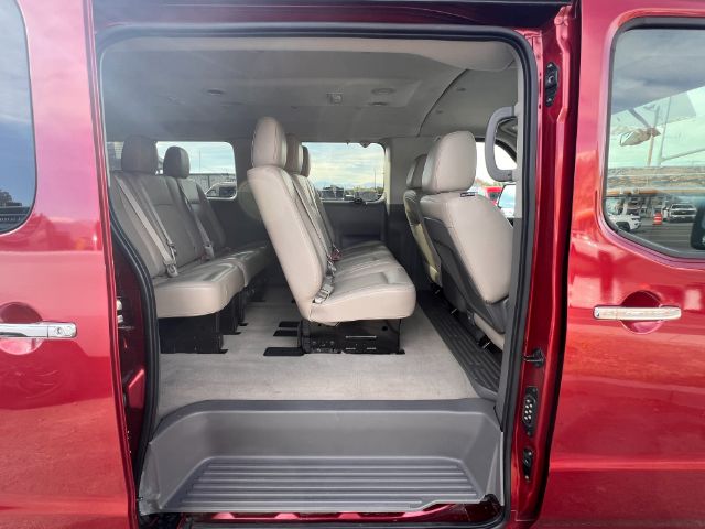 2021 Nissan NV Passenger 3500 SL V8 18