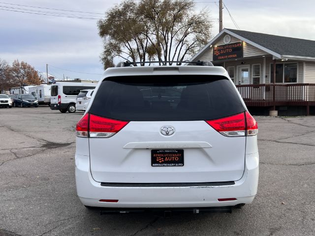 2013 Toyota Sienna LE FWD 8-Passenger V6 6