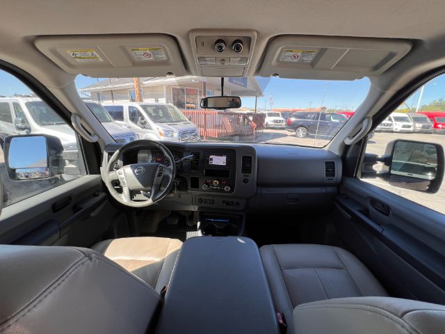 2013 Nissan NV Passenger 3500 SL V8 24