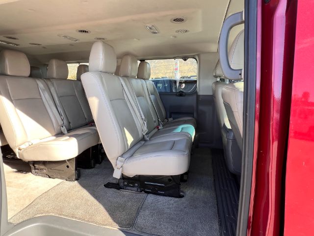 2016 Nissan NV Passenger 3500 SL V8 16