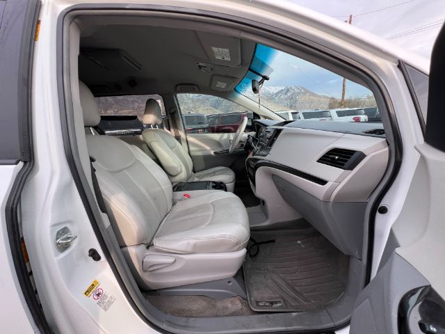 2013 Toyota Sienna LE FWD 8-Passenger V6 20