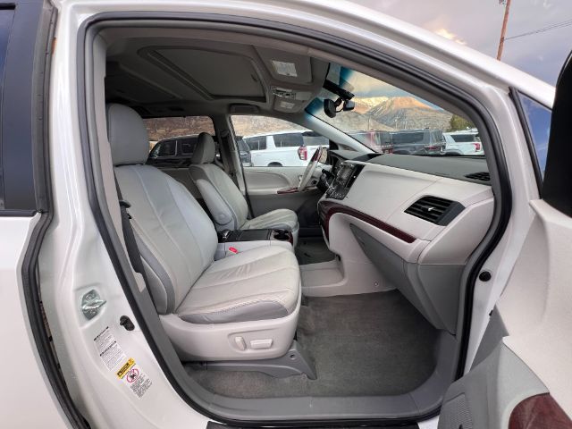 2012 Toyota Sienna Limited AWD 7-Passenger V6 18