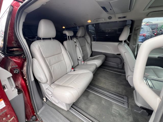 2015 Toyota Sienna XLE FWD 8-Passenger V6 19