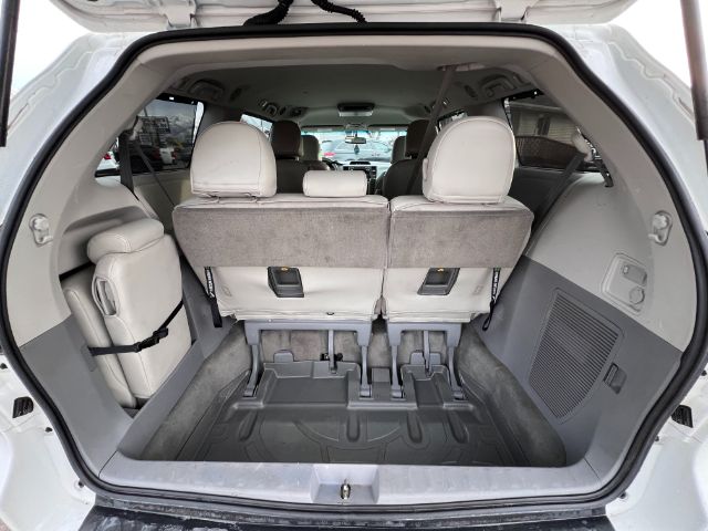 2013 Toyota Sienna LE FWD 8-Passenger V6 16