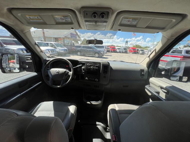 2016 Nissan NV Passenger 3500 S V8 20