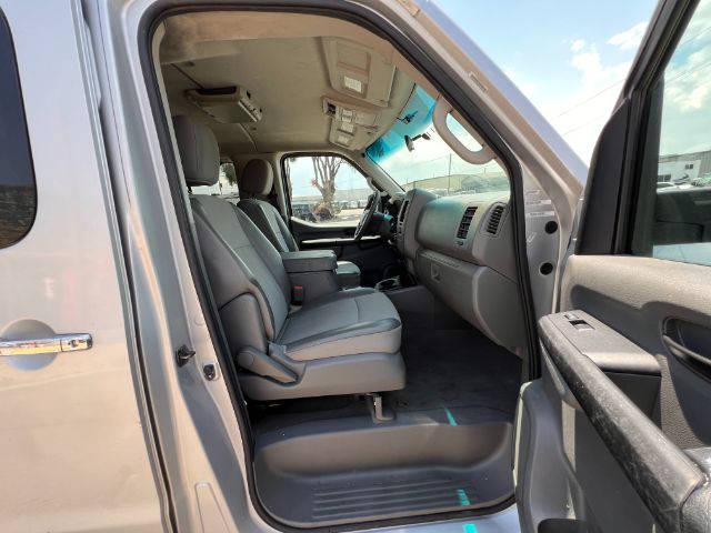 2013 Nissan NV Passenger 3500 SV V6 23