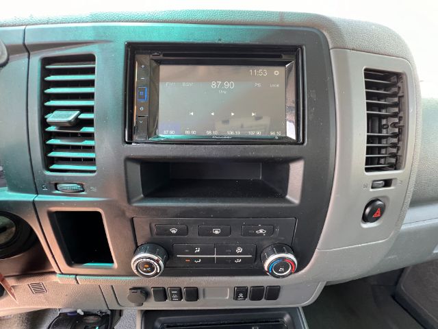 2013 Nissan NV Passenger 3500 SV V6 13