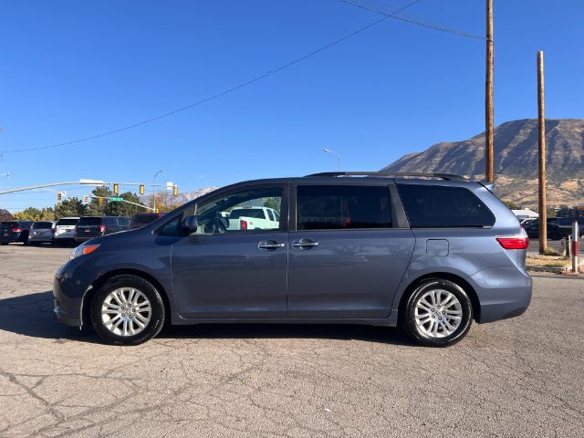 2015 Toyota Sienna XLE FWD 8-Passenger V6 2