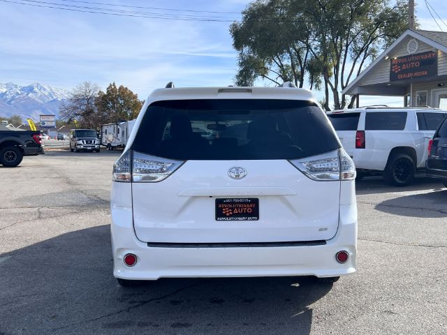 2016 Toyota Sienna SE FWD 8-Passenger FWD V6 6