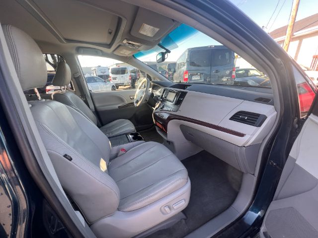 2012 Toyota Sienna XLE FWD 8-Passenger V6 27