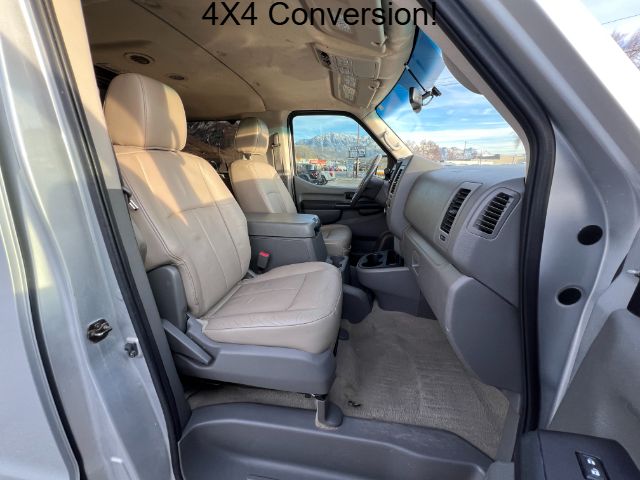 2018 Nissan NV Passenger 3500 SL V8 26