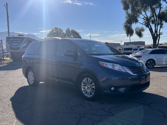 2015 Toyota Sienna XLE FWD 8-Passenger V6 7