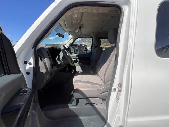 2016 Nissan NV Passenger 3500 S V8 9