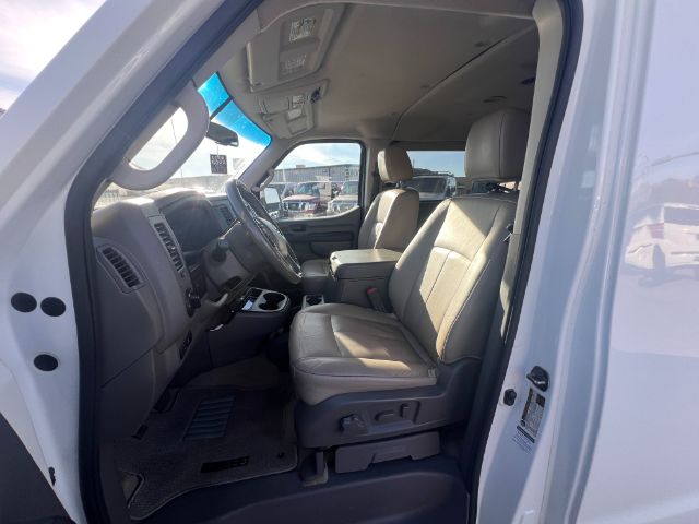 2014 Nissan NV Passenger 3500 SL V8 10