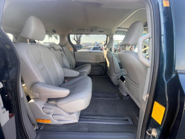 2012 Toyota Sienna XLE FWD 8-Passenger V6 24