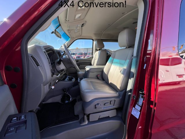 2019 Nissan NV Passenger 3500 SL V8 10