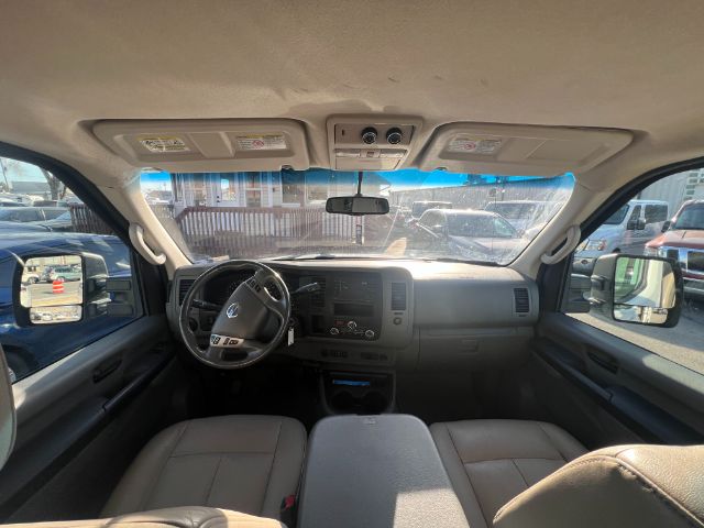 2014 Nissan NV Passenger 3500 SL V8 19