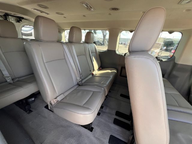 2019 Nissan NV Passenger 3500 SL V8 21