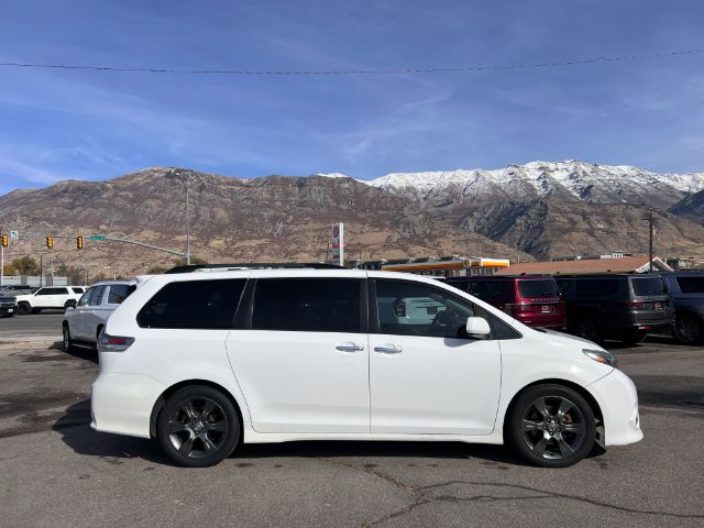 2016 Toyota Sienna SE FWD 8-Passenger FWD V6 8