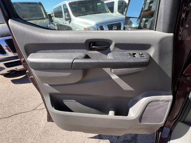 2013 Nissan NV Passenger 3500 SL V8 16