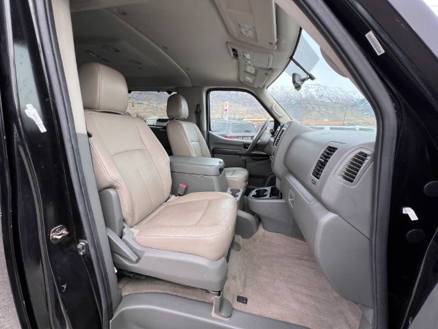 2016 Nissan NV Passenger 3500 SL V8 18