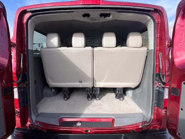 2021 Nissan NV Passenger 3500 SL V8 17