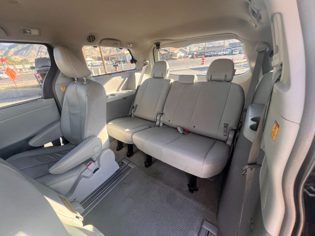 2012 Toyota Sienna XLE FWD 8-Passenger V6 20