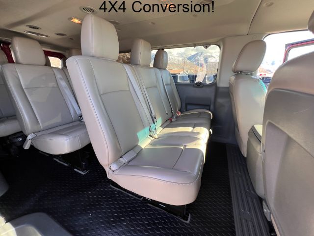 2019 Nissan NV Passenger 3500 SL V8 17