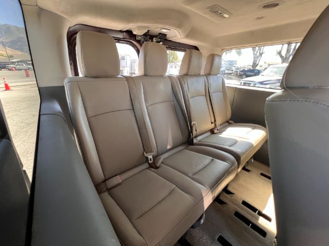 2013 Nissan NV Passenger 3500 SL V8 23