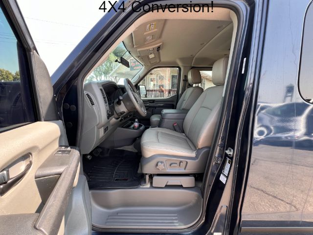 2021 Nissan NV Passenger 3500 SL V8 9