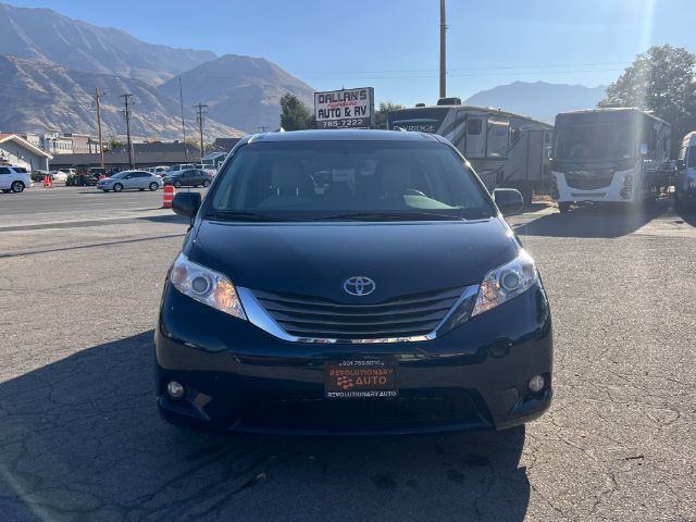 2012 Toyota Sienna XLE FWD 8-Passenger V6 8