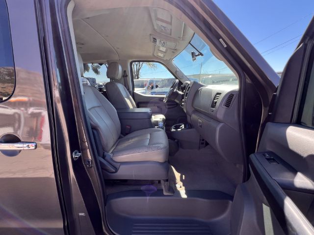 2019 Nissan NV Passenger 3500 SL V8 23