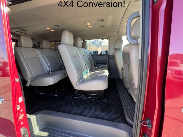 2019 Nissan NV Passenger 3500 SL V8 16