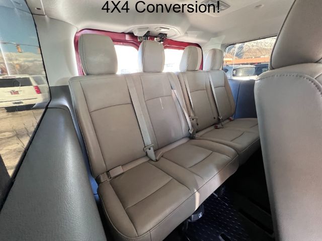 2019 Nissan NV Passenger 3500 SL V8 19