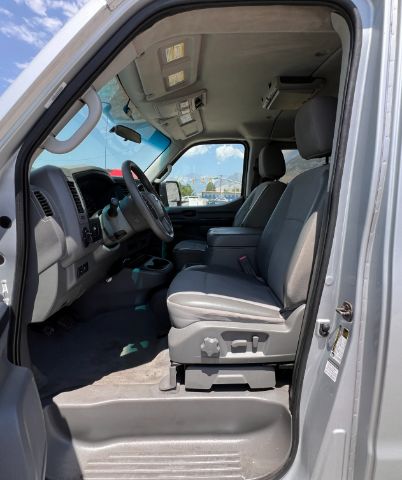 2013 Nissan NV Passenger 3500 SV V6 9