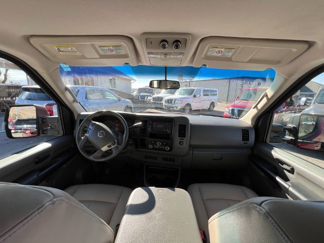 2016 Nissan NV Passenger 3500 SL V8 19