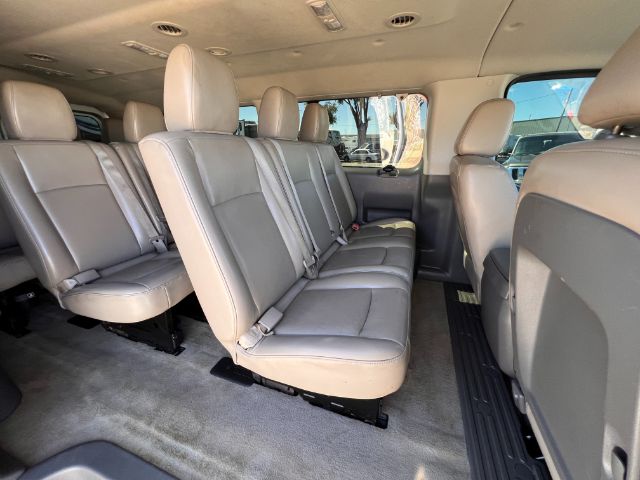 2013 Nissan NV Passenger 3500 SL V8 18