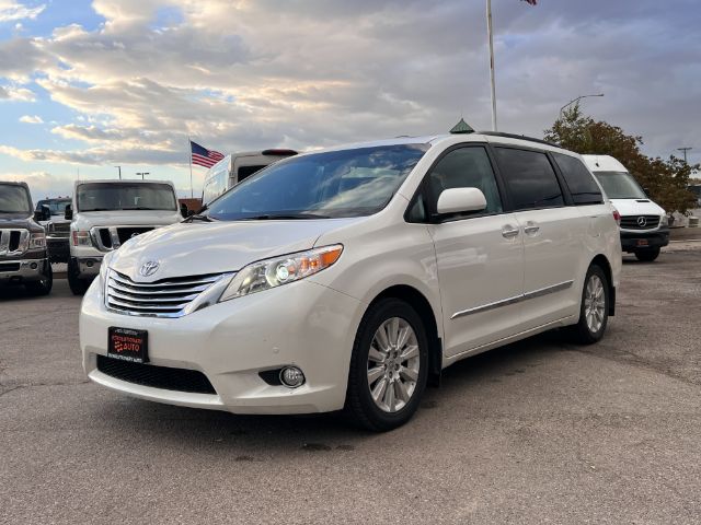 2012 Toyota Sienna Limited AWD 7-Passenger V6 3