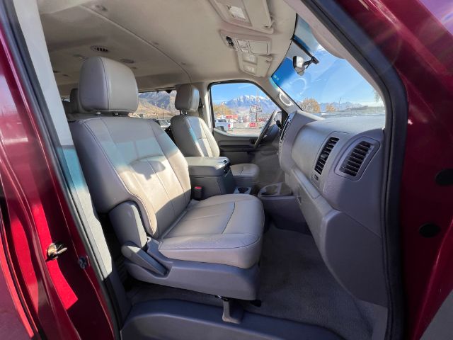 2016 Nissan NV Passenger 3500 SL V8 21